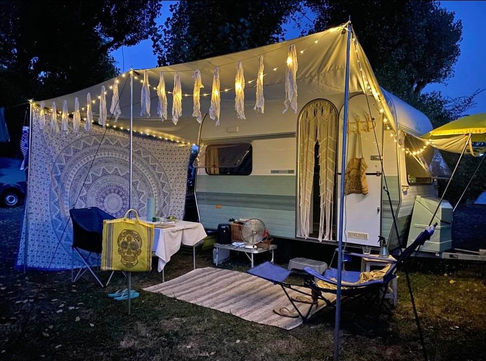 Volledig gerenoveerde kurkdroge Chateau Elite Caravan 1978, Caravans en Kamperen, Ophalen, Zo goed als nieuw
