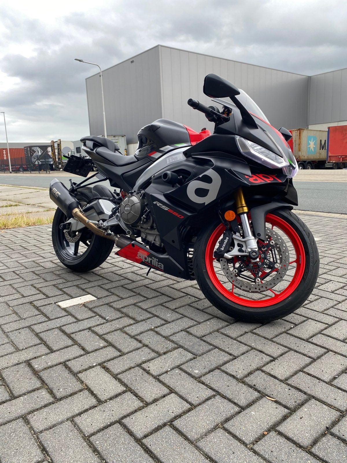 Aprilia RS660 - 2022 op 35KW Met SC-project - VOL- TOP STAAT, 2 cilinders, Traction Control, Super Sport, 12 t/m 35 kW