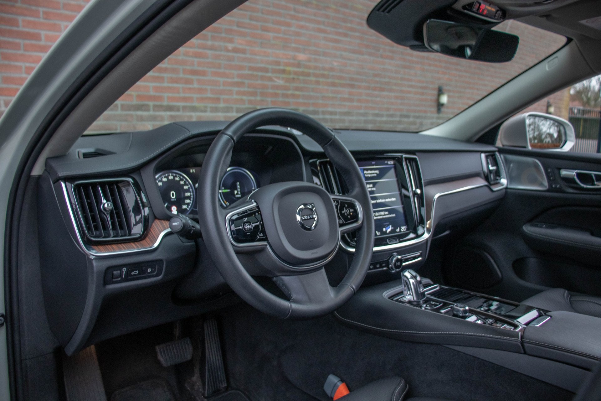 Volvo V60 T8 Twin Engine Inscription Bowers & Wilkins, Stoel, Automaat, Gebruikt, 4 cilinders, 1972 kg