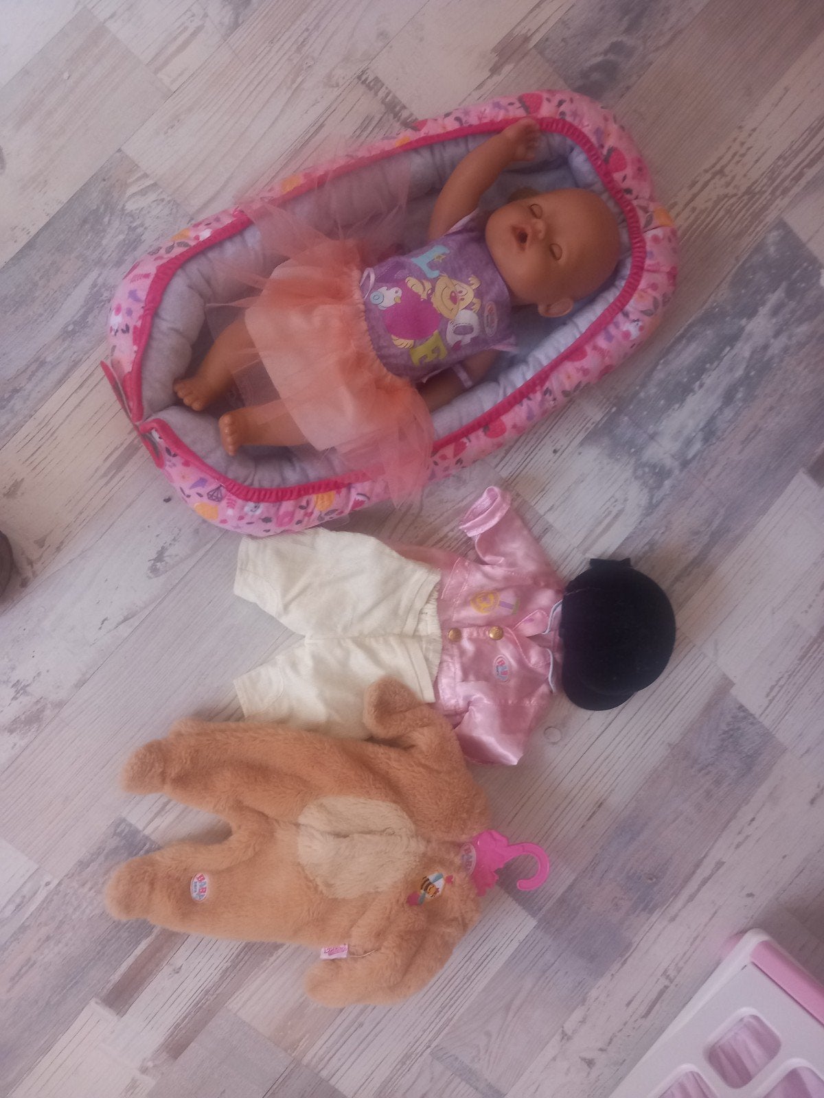 Baby Born pop met bedje en extra kleertjes, Kinderen en Baby's, Speelgoed | Poppen, Ophalen of Verzenden