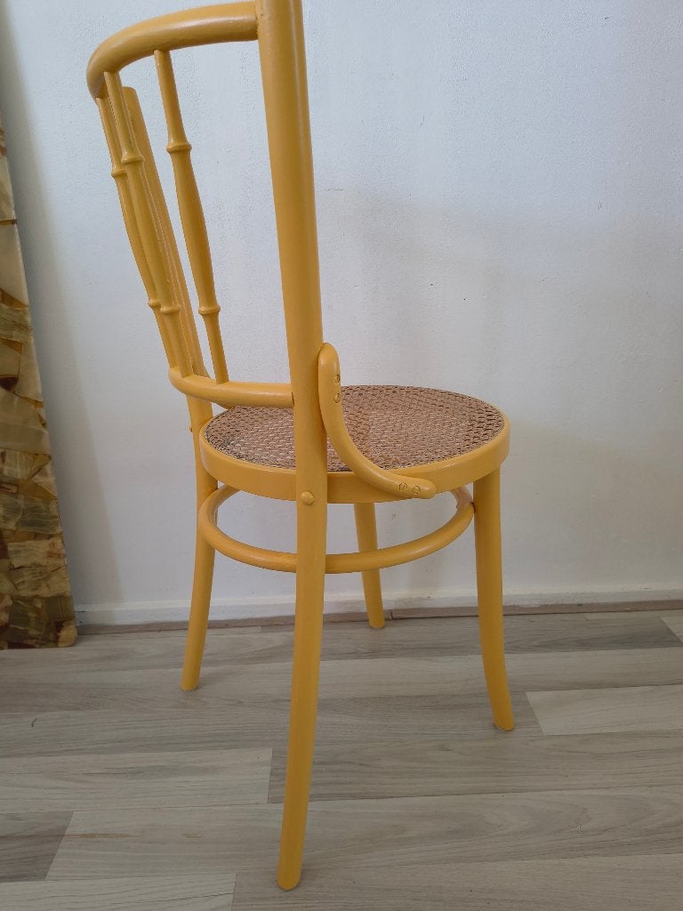 Vintage Thonet / TON bistro stoel – Okergeel️️, Huis en Inrichting, Stoelen, Overige kleuren, Onbekend, Ophalen of Verzenden, Zo goed als nieuw