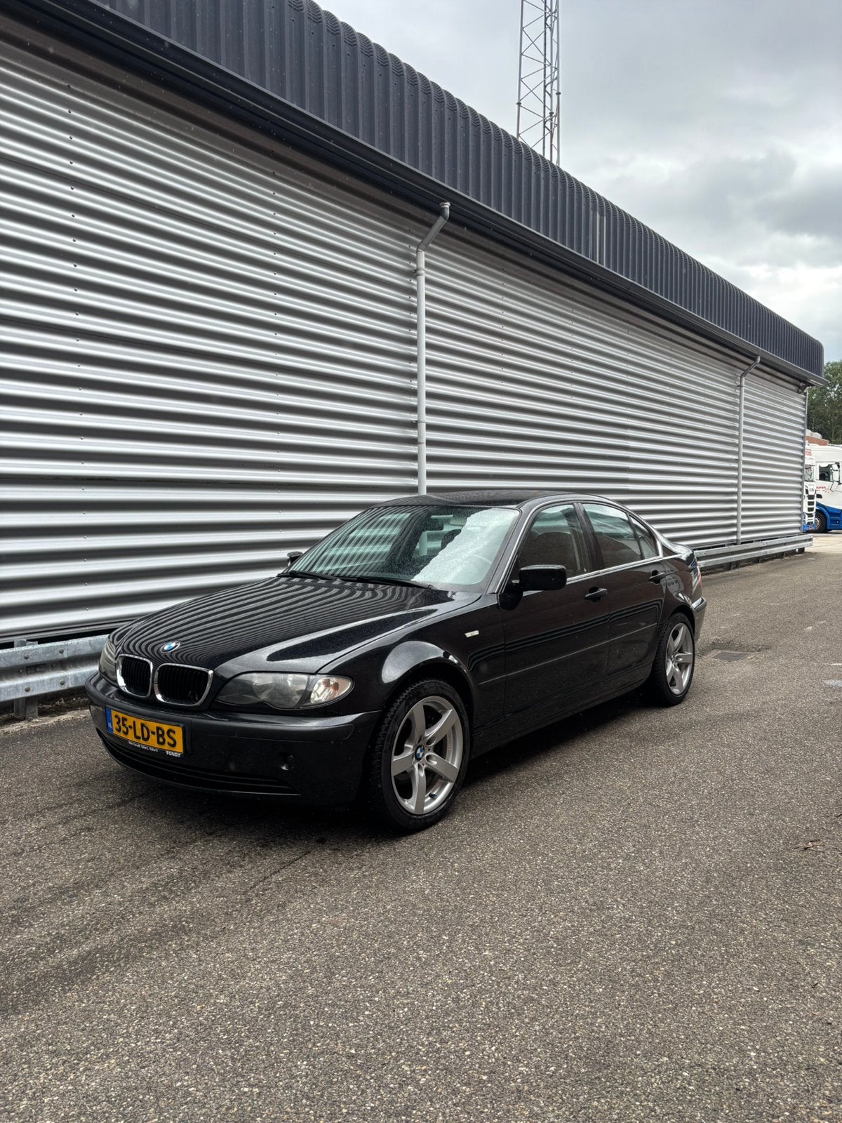 BMW 3-Serie 1.8 I 316 2002 Zwart, Auto's, Achterwielaandrijving, 1250 kg, Zwart, 4 cilinders