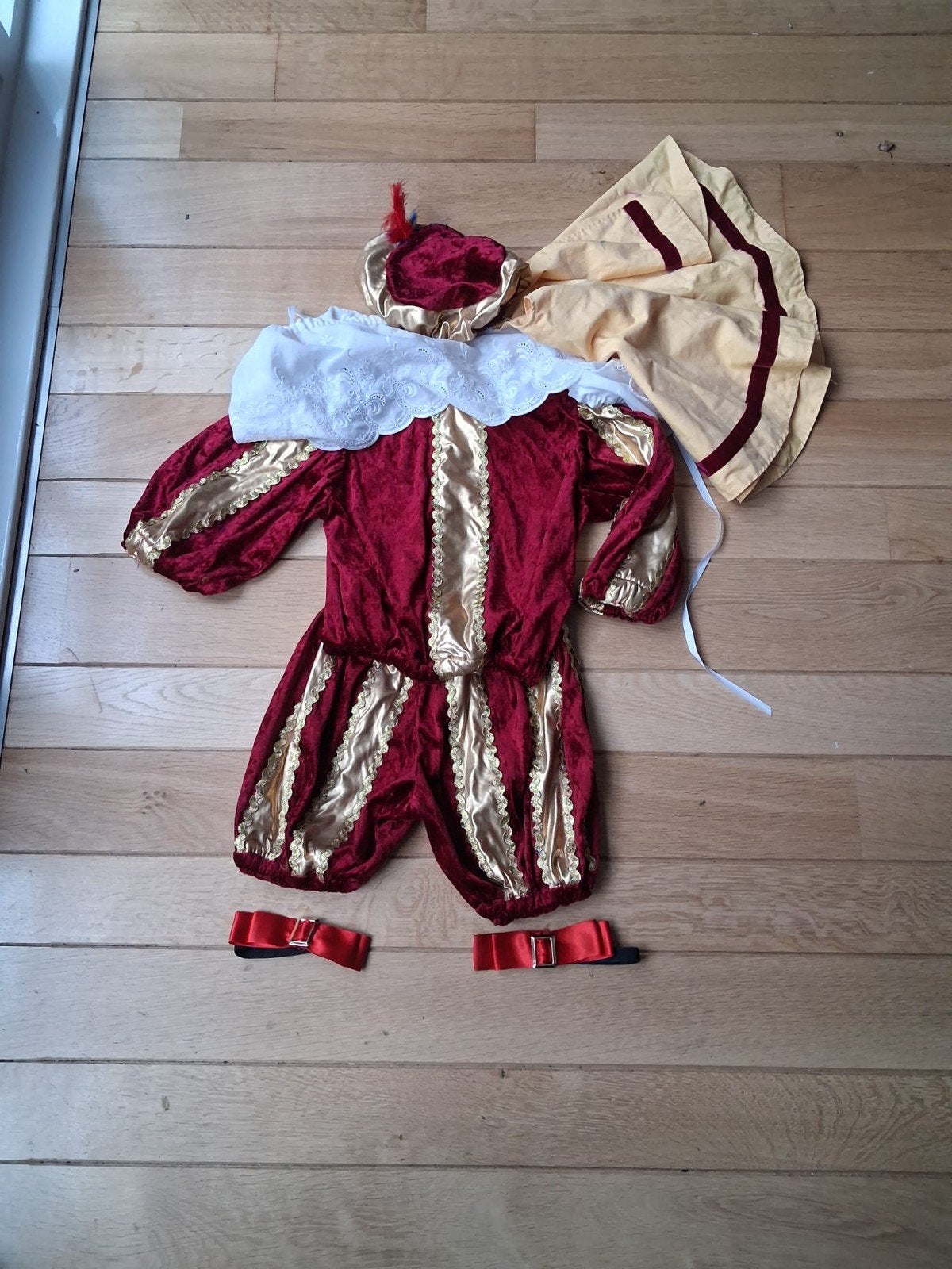Prins/Piet kostuum voor kinderen - Rood/Goud, Ophalen of Verzenden, Zo goed als nieuw, 122 t/m 128, Jongen of Meisje