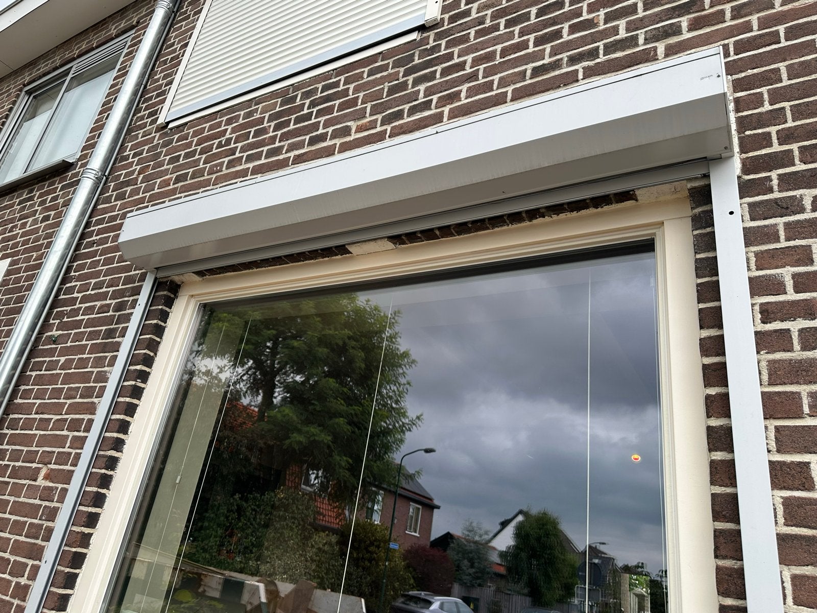 Elektrisch screen, Ophalen, Gebruikt, 200 cm of meer, Grijs
