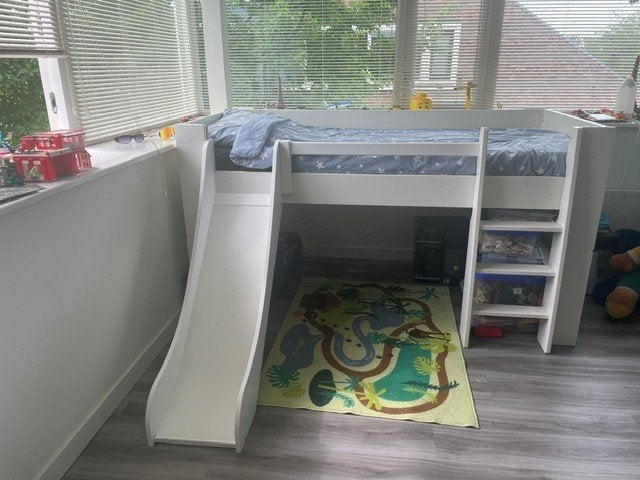 Mooi Kinderbed met glijbaan, Kinderen en Baby's, Ophalen, 85 tot 100 cm, Gebruikt, 180 cm of meer