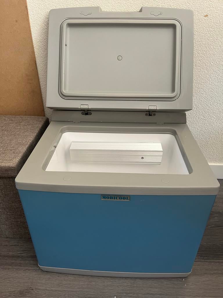 Mobicool A40E DC/AC Koelbox - 40 liter, Witgoed en Apparatuur, Koelkasten en IJskasten, Ophalen, Minder dan 85 cm, 200 liter of meer