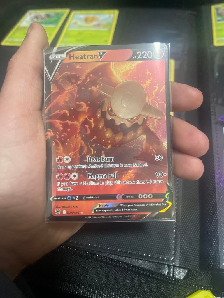 Pokémon Kaart Heatran V 025/189 - Zo goed als nieuw, Ophalen, Zo goed als nieuw, Losse kaart