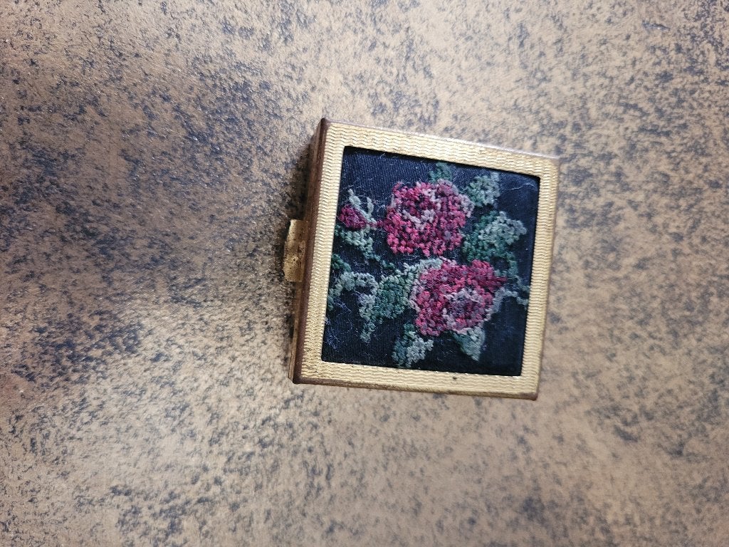 Oud reis asbakje petit point borduurwerk, Ophalen of Verzenden