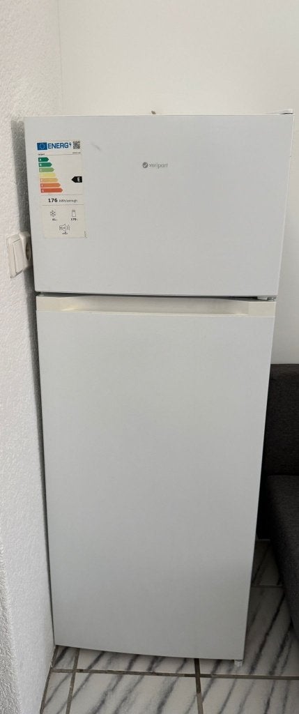 Veripart Koelkast met Vriesvak – VPKVC143, Ophalen, Gebruikt, 200 liter of meer, Met aparte vriezer