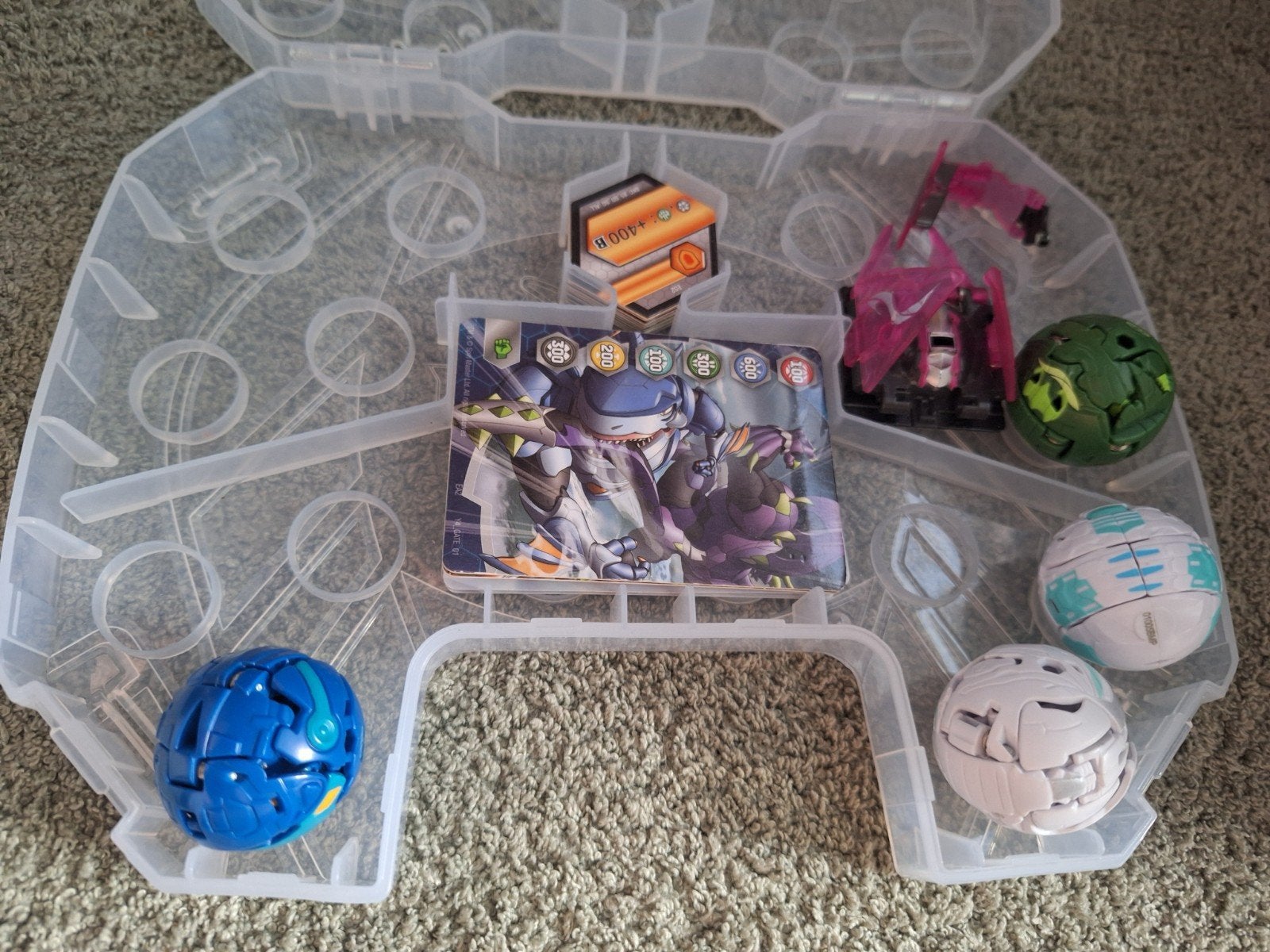 Bakugan set met opbergdoos, kaarten en diverse Bakugan, Ophalen, Gebruikt