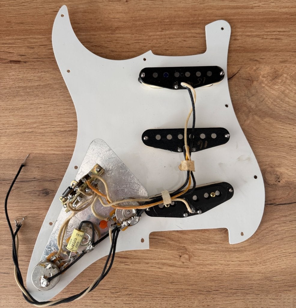 Fender CS pre-wired stratocaster pickguard, Ophalen of Verzenden, Zo goed als nieuw, Elektrische gitaar