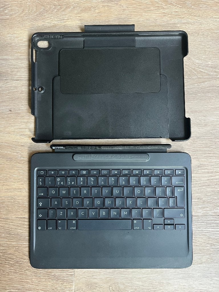 Logi Slim Combo toetsenbord voor iPad met hoes, Computers en Software, Tablet-hoezen, 10 inch, Gebruikt, Logitech, Overige typen