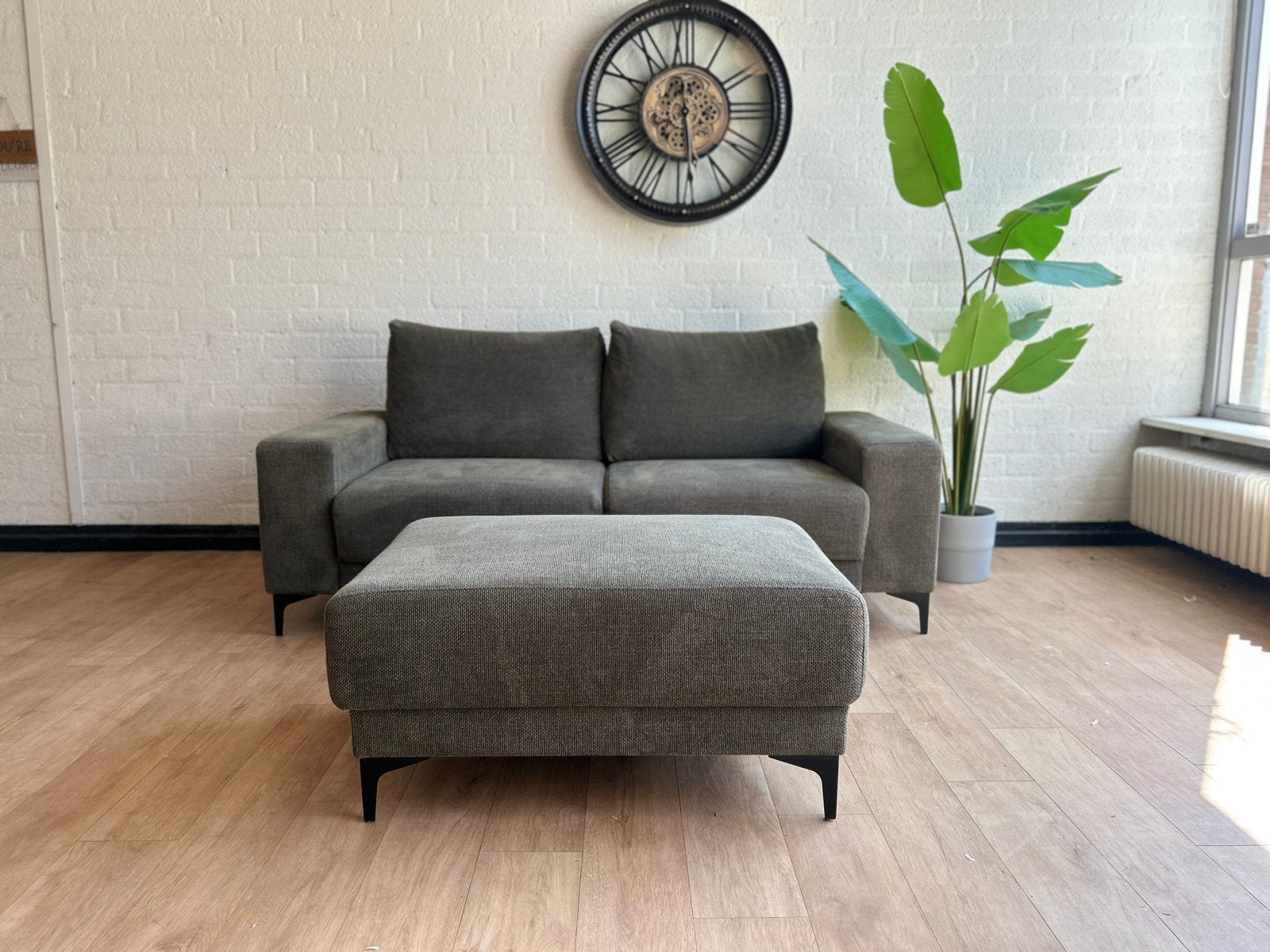 2,5-zits Bank met Hocker – Groene Stoffen Bank | 10m oud, 125 tot 150 cm, Tweepersoons, Ophalen of Verzenden, Zo goed als nieuw