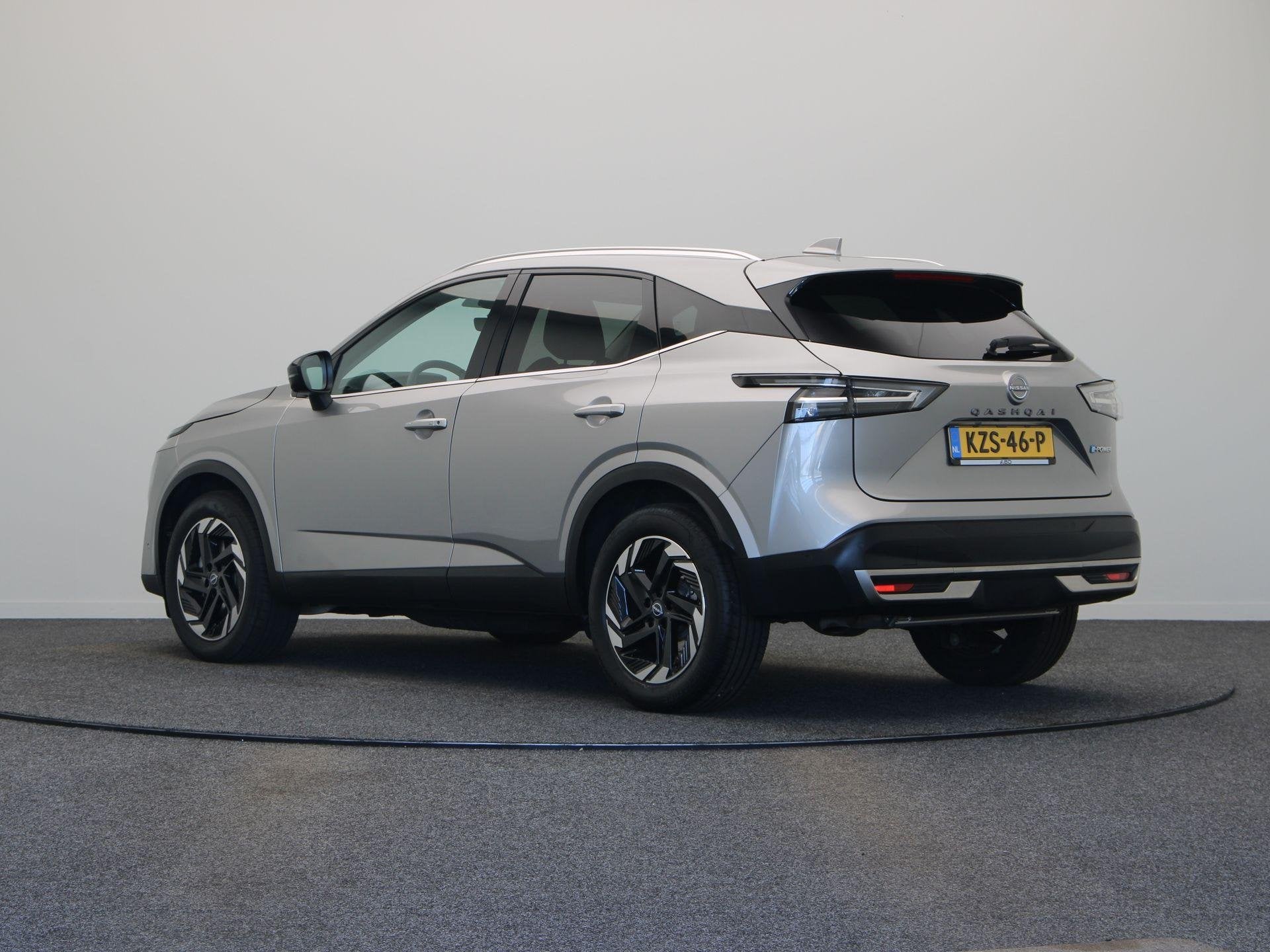 Nissan Qashqai 1.5 e-Power N-Connecta | 360 graden camera |, Auto's, Stof, Verwarmde buitenspiegels, 2 kWh, Hybride Elektrisch/Benzine