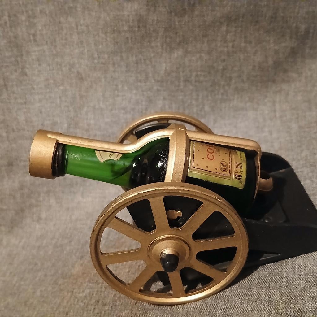 Kanon met mini flesje "Courvoisier" Cognac (gereserveerd), Verzamelen, Ophalen of Verzenden