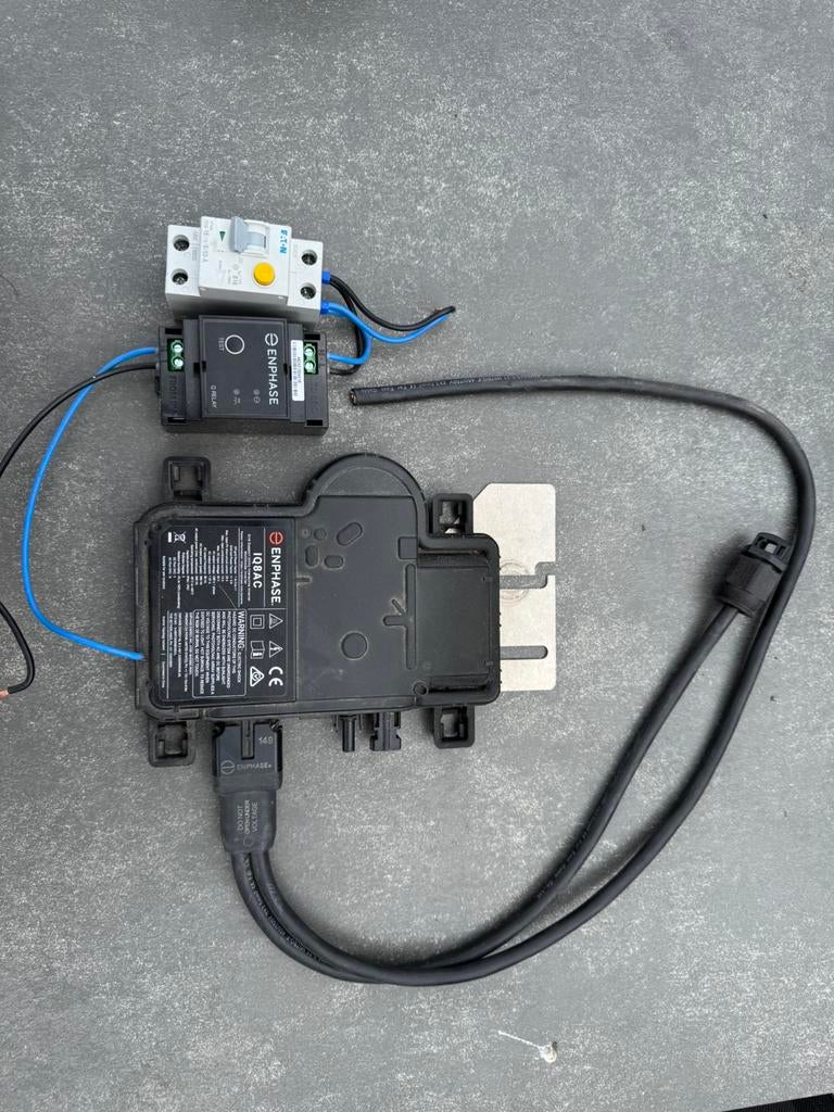 Enphase IQ8AC inclusief Q Relay en installatieautomaat, Ophalen of Verzenden, Gebruikt