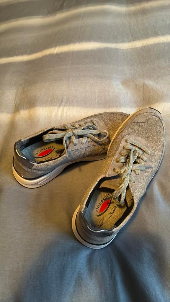 Rolling soft grijze sneakers maat 4,5, Kleding | Dames, Schoenen, Ophalen, Nieuw, Grijs, Sneakers of Gympen