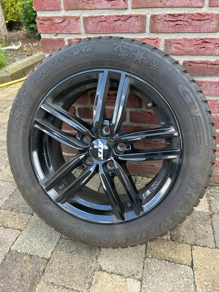 4x 16 inch winterbanden met velgen voor Golf 7, Ophalen, Gebruikt