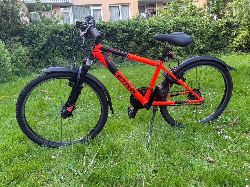 24 inch B'Twin Rockrider 300 Kinderfiets  Oranje, Ophalen, Gebruikt, Velgrem, 20 inch of meer