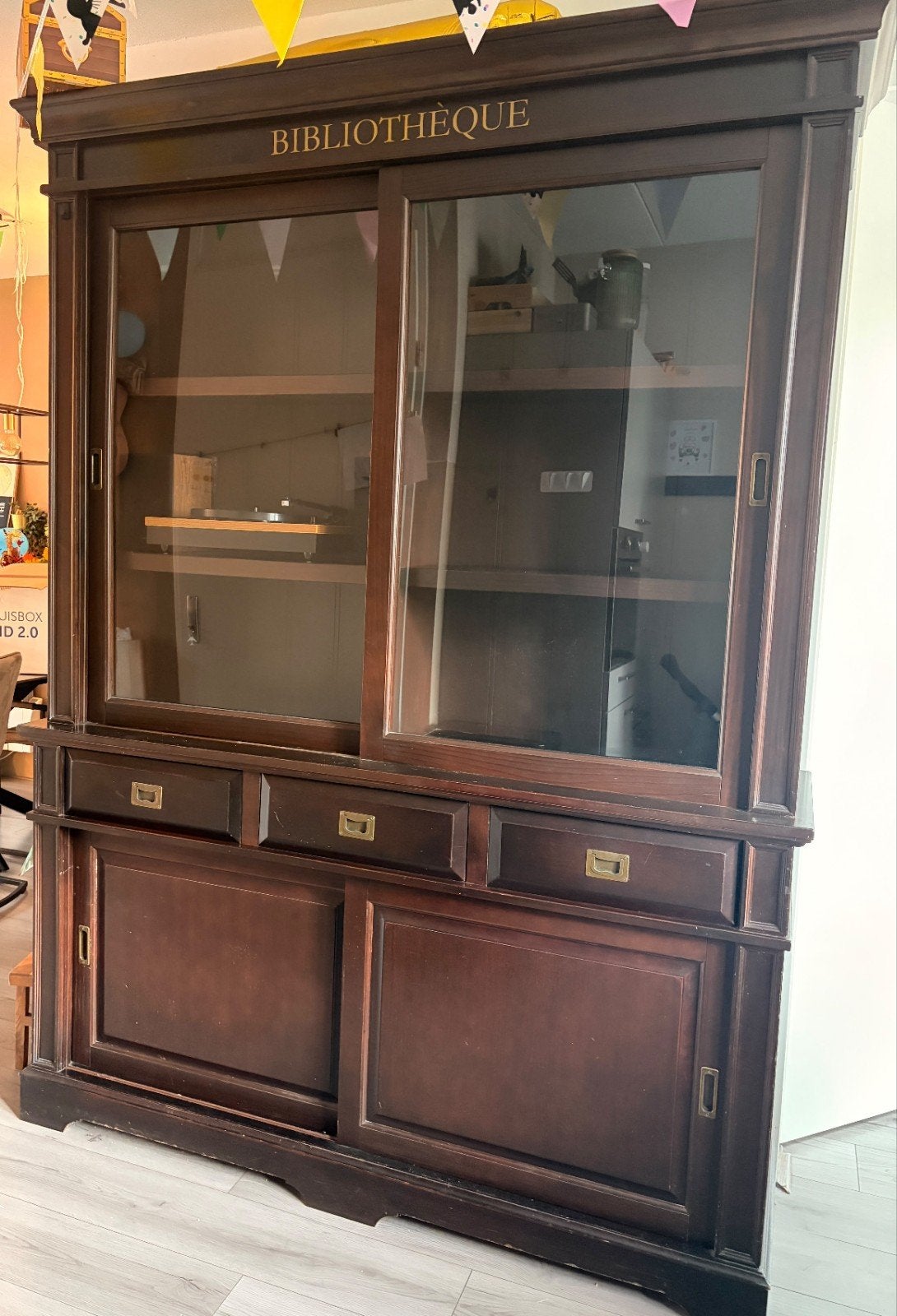 Massieve Bibliotheekkast met Glazen Schuifdeuren, Ophalen, Gebruikt, Met deur(en), 150 tot 200 cm