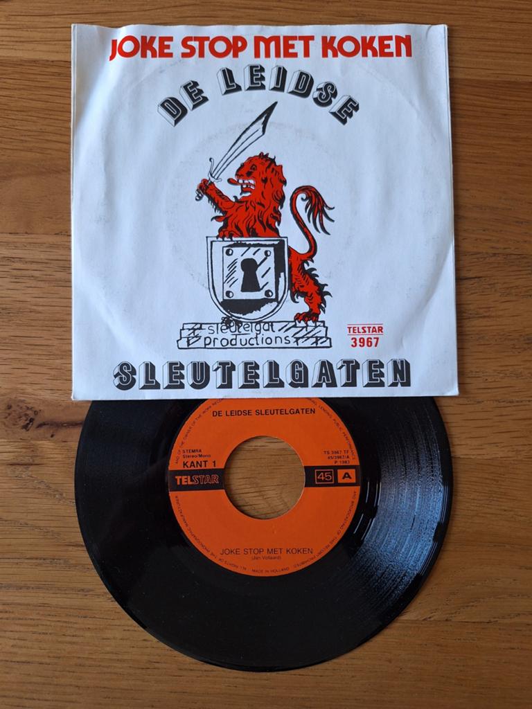 De Leidse Sleutelgaten - Joke Stop Met Koken (Vinyl Single), Cd's en Dvd's, Vinyl Singles, Gebruikt, Nederlandstalig, Ophalen of Verzenden