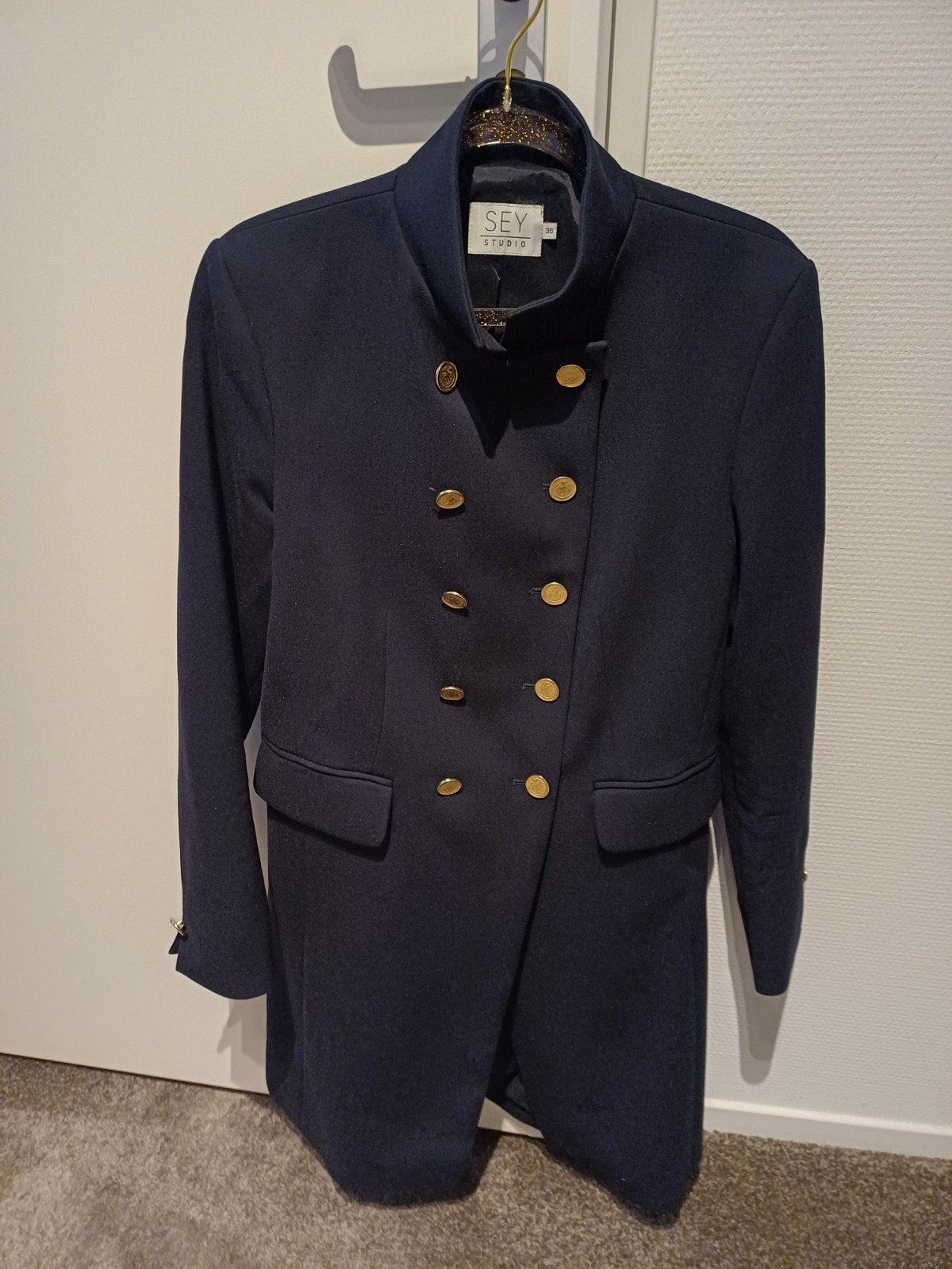 Sey Studio Navy Blazer met Gouden Accenten, Kleding | Dames, Sey Studio, Blauw, Ophalen of Verzenden, Zo goed als nieuw