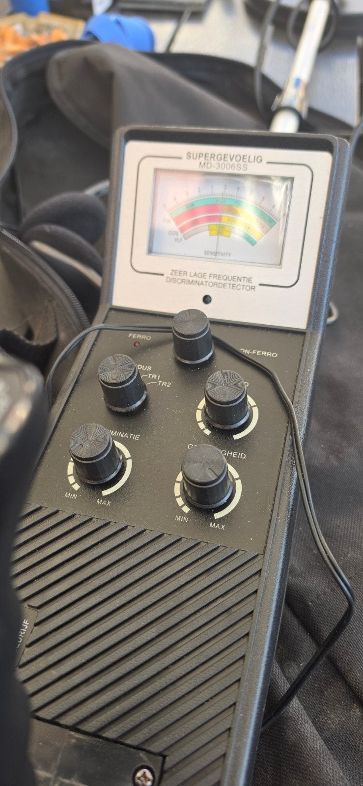 Foto 3 van Metaaldetector met koptelefoon en handige tas