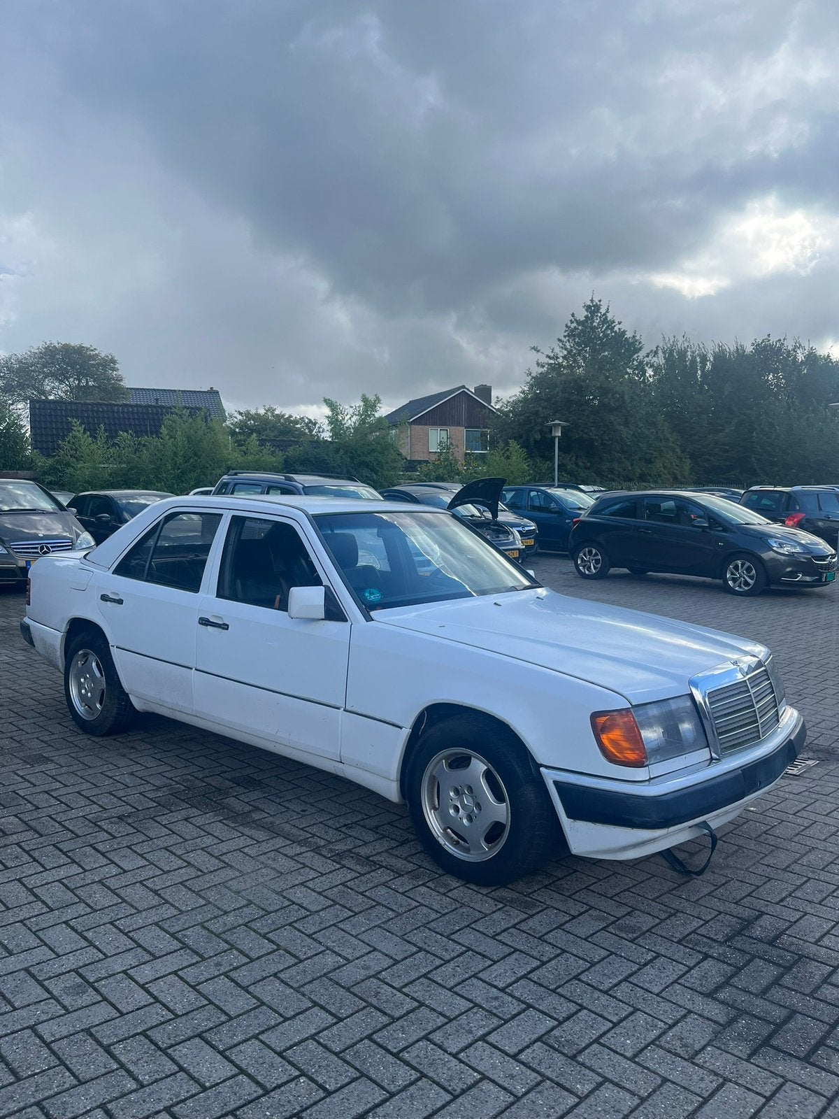 MERCEDES 250 D belastingvrij W124 en donorauto erbij!!, Auto's, Achterwielaandrijving, Zwart, Wit, Particulier