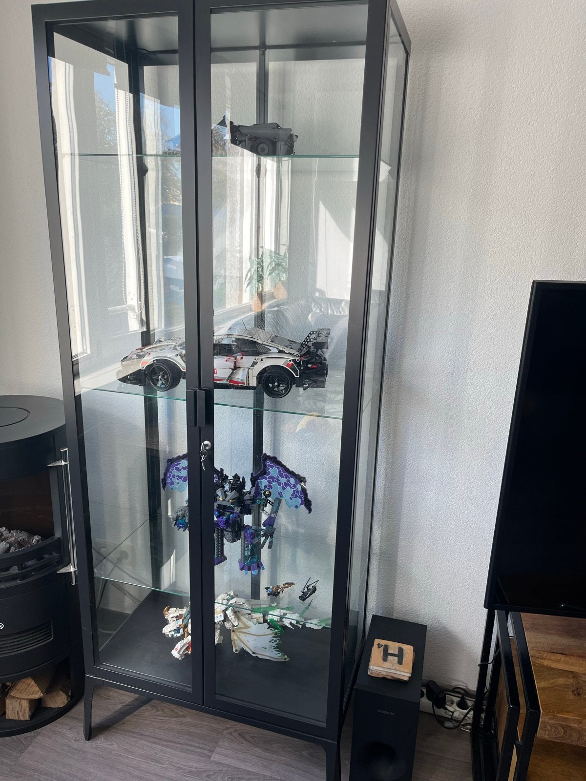IKEA DETOLF Vitrinekast Zwart met Glazen Planken, Ophalen, Gebruikt