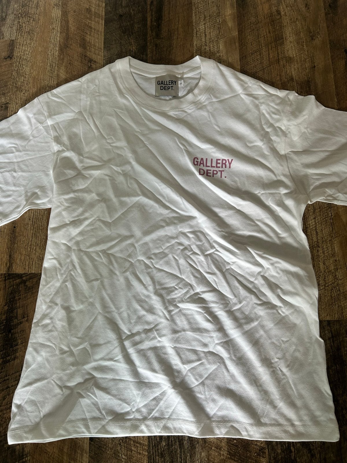 Gallery Dept. T-shirt - Wit met roze opdruk, Kleding | Heren, Ophalen of Verzenden, Nieuw, Maat 52/54 (L), Wit