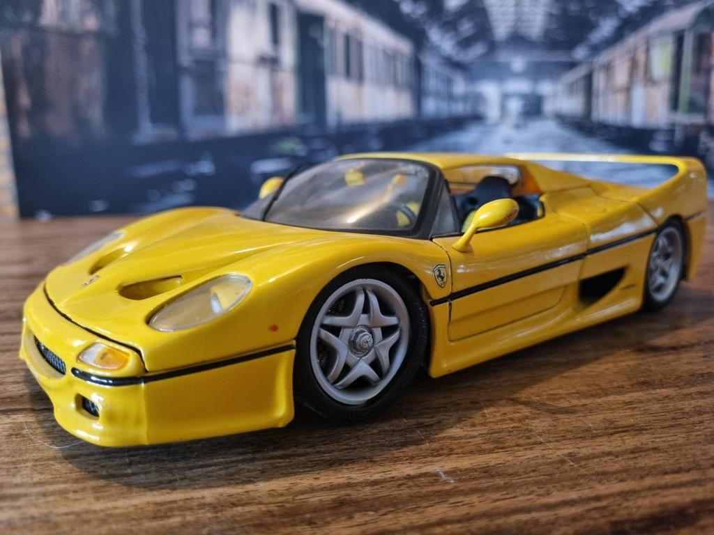 Ferrari F50 (1995) schaalmodel - Geel, Hobby en Vrije tijd, Ophalen of Verzenden, Zo goed als nieuw, Auto, Maisto