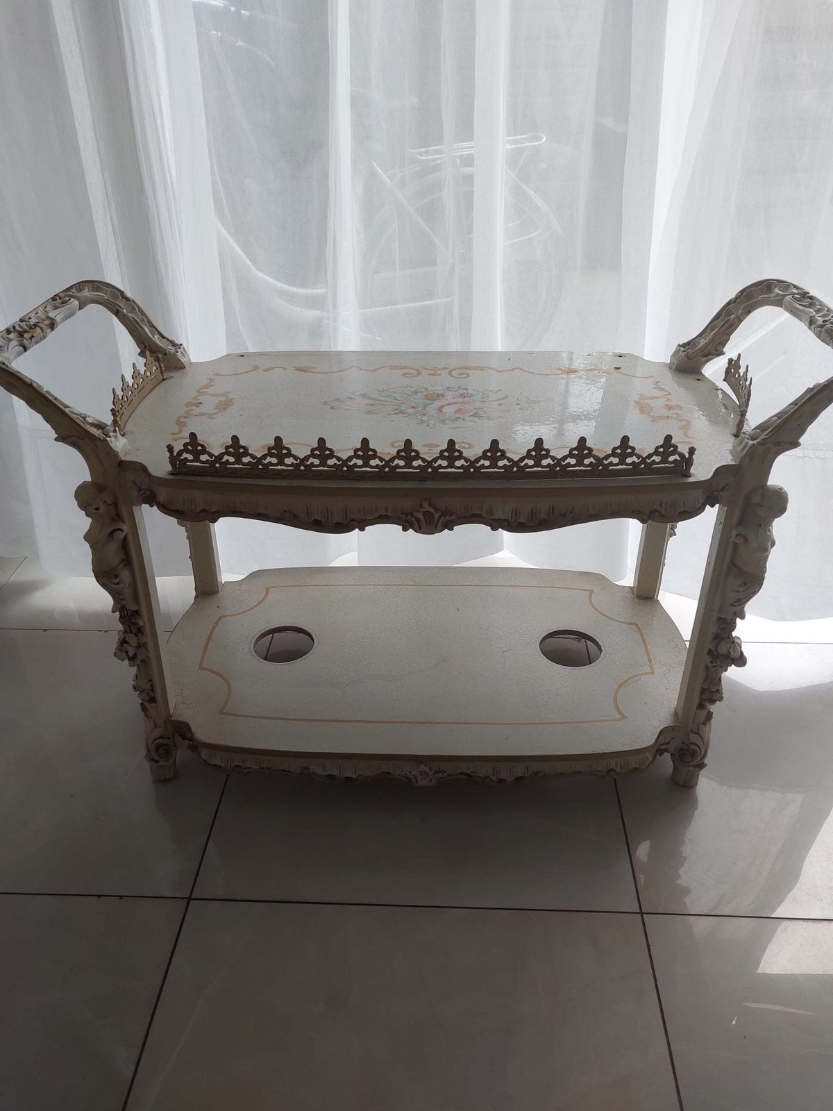 Silik barok flessen tafel, Ophalen