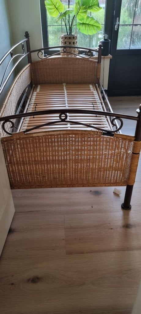 Vintage meisjes bed, Huis en Inrichting, Slaapkamer | Bedden, Ophalen, 90 cm, Eenpersoons, Vintage