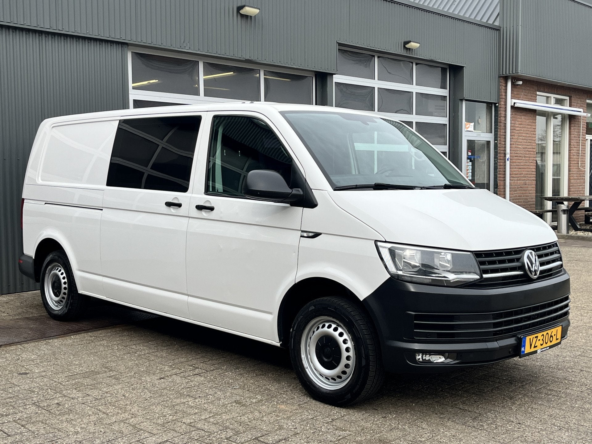 Volkswagen Transporter 2.0 TDI L2H1 DC 4Motion 150pk 2x Schu, Auto's, Bestelauto's, Automaat, Stof, Gebruikt, 4 cilinders