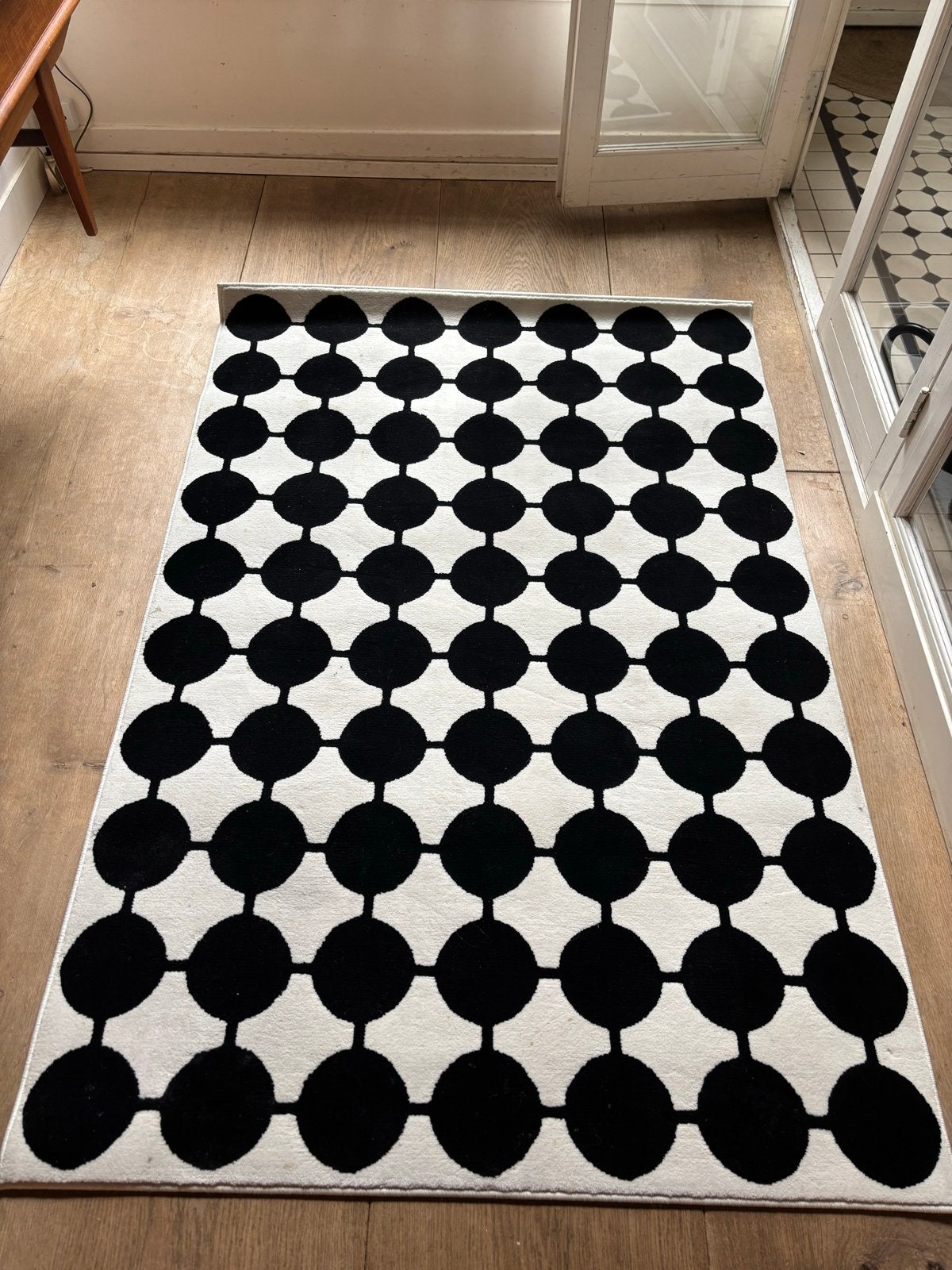 Modern zwart-wit vloerkleed - 133x195 cm, Huis en Inrichting, Ophalen, Gebruikt, 100 tot 150 cm, Zwart