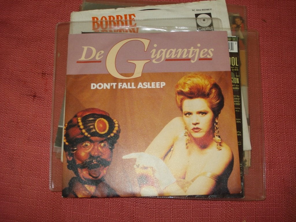 De Gigantjes: Don't fall asleep  / Giant's yell take 3, Cd's en Dvd's, Fotohoes, Ophalen of Verzenden, Zo goed als nieuw, Pop