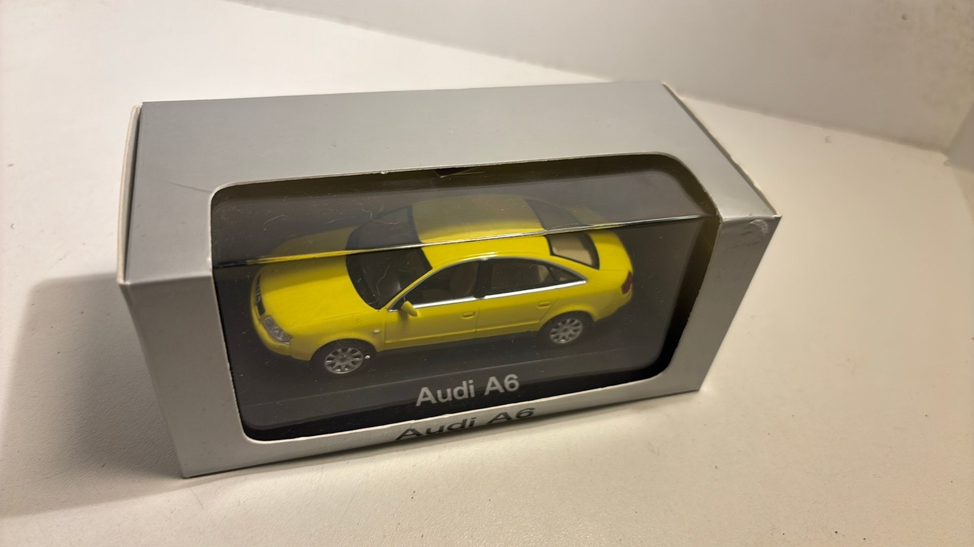 Audi a6 yellow minichamps 1.43, Auto, Ophalen of Verzenden, MiniChamps, A
