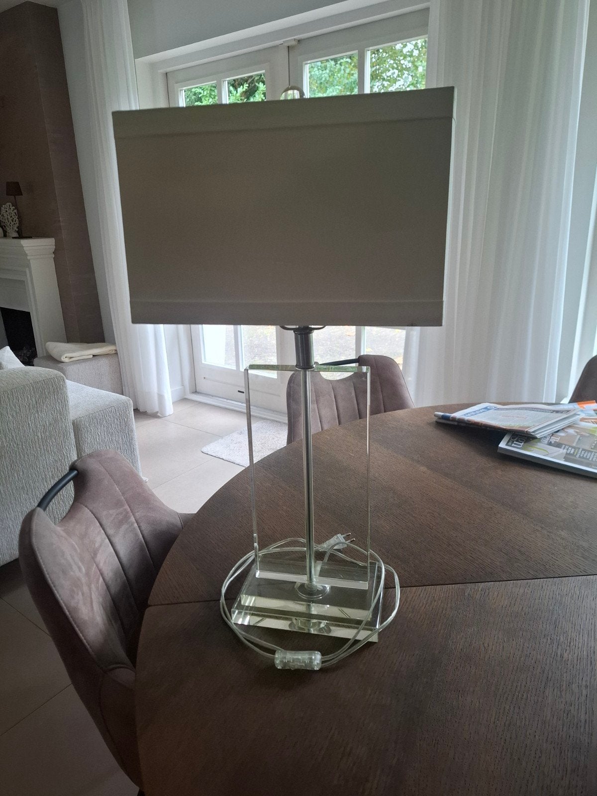 Mooie plexiglas tafellamp met ecru kap, Huis en Inrichting, Met kap, Zo goed als nieuw, Schemerlamp, Modern