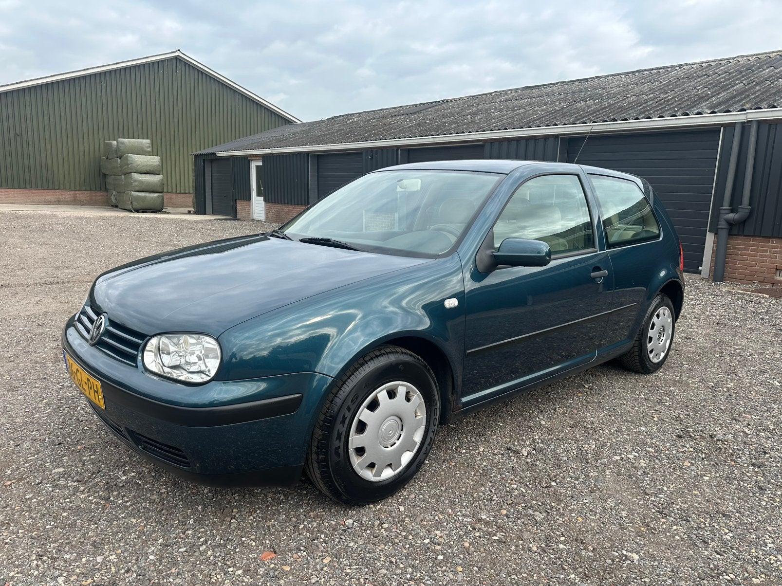 Volkswagen Golf 1.4 55KW 2001 Groen NAP APK AIRCO LAGE KM!!, Auto's, Voorwielaandrijving, 74 pk, Beige, 49 €/maand