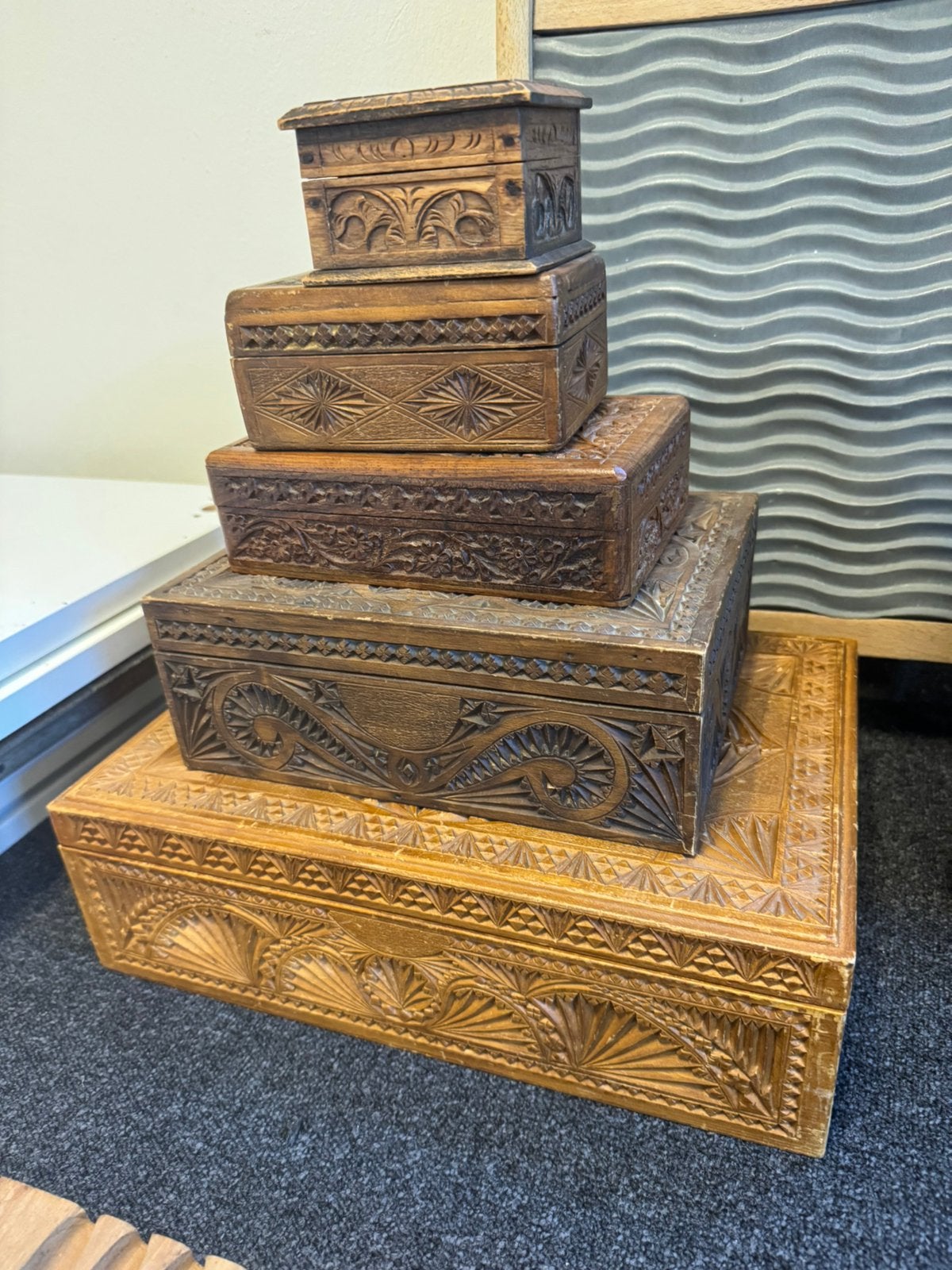 Set 5 oude handgesneden houten kistjes – houtsnijwerk, Ophalen, Zo goed als nieuw, Minder dan 50 cm