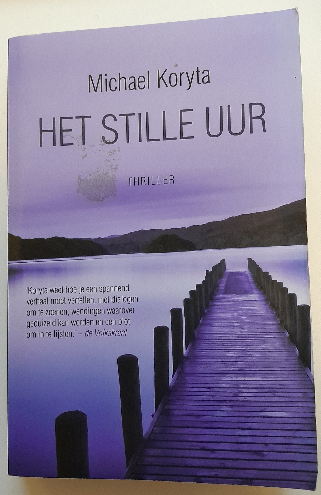 Michael Koryta - Het Stille Uur (Thriller), Ophalen of Verzenden, Gelezen, Michael Koryta