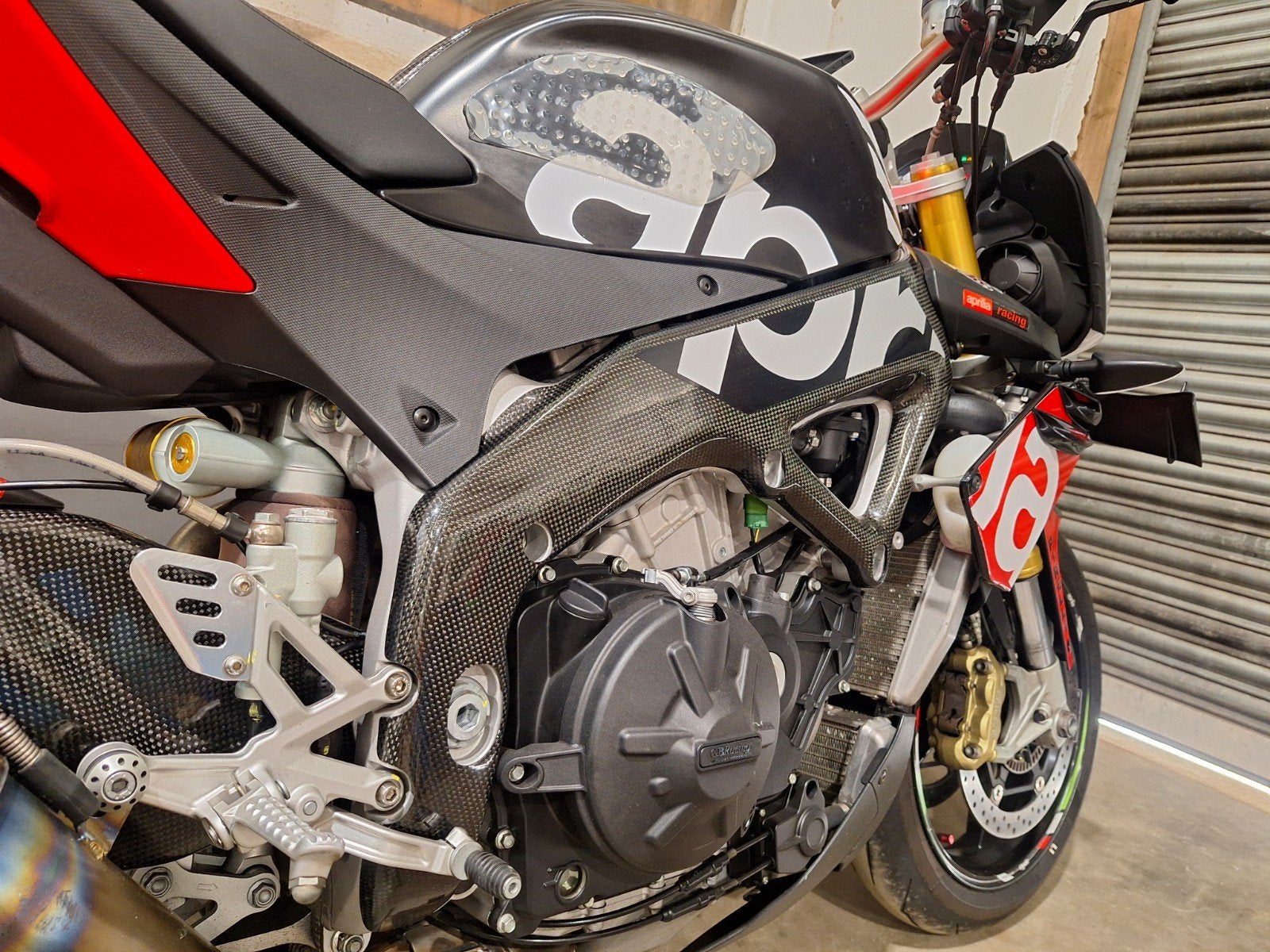 Foto 15 van DIKSTE Aprilia Tuono V4 APRC Hyper Naked carbon RSV4 MT09