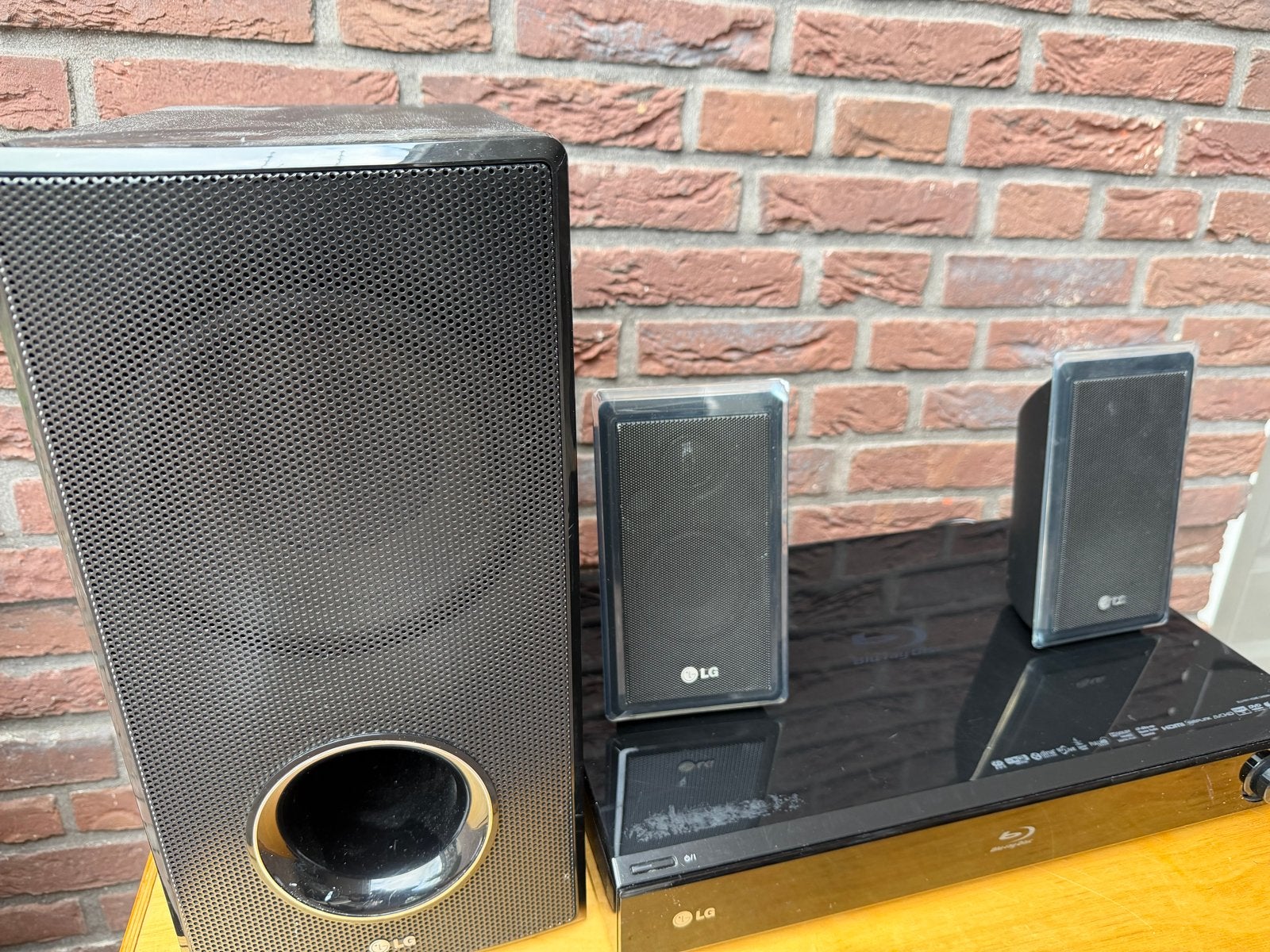 LG Blu-ray Home Cinema Set met Subwoofer en Speakers, Gebruikt, 2.1-systeem, Blu-ray-speler, 70 watt of meer