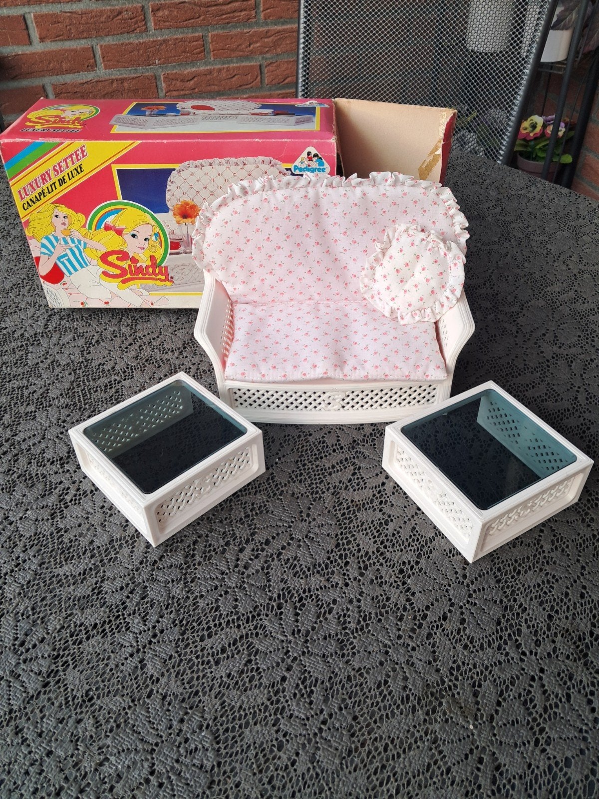 Sindy bank met bijzettafels in originele doos, Ophalen of Verzenden, Gebruikt, Accessoires