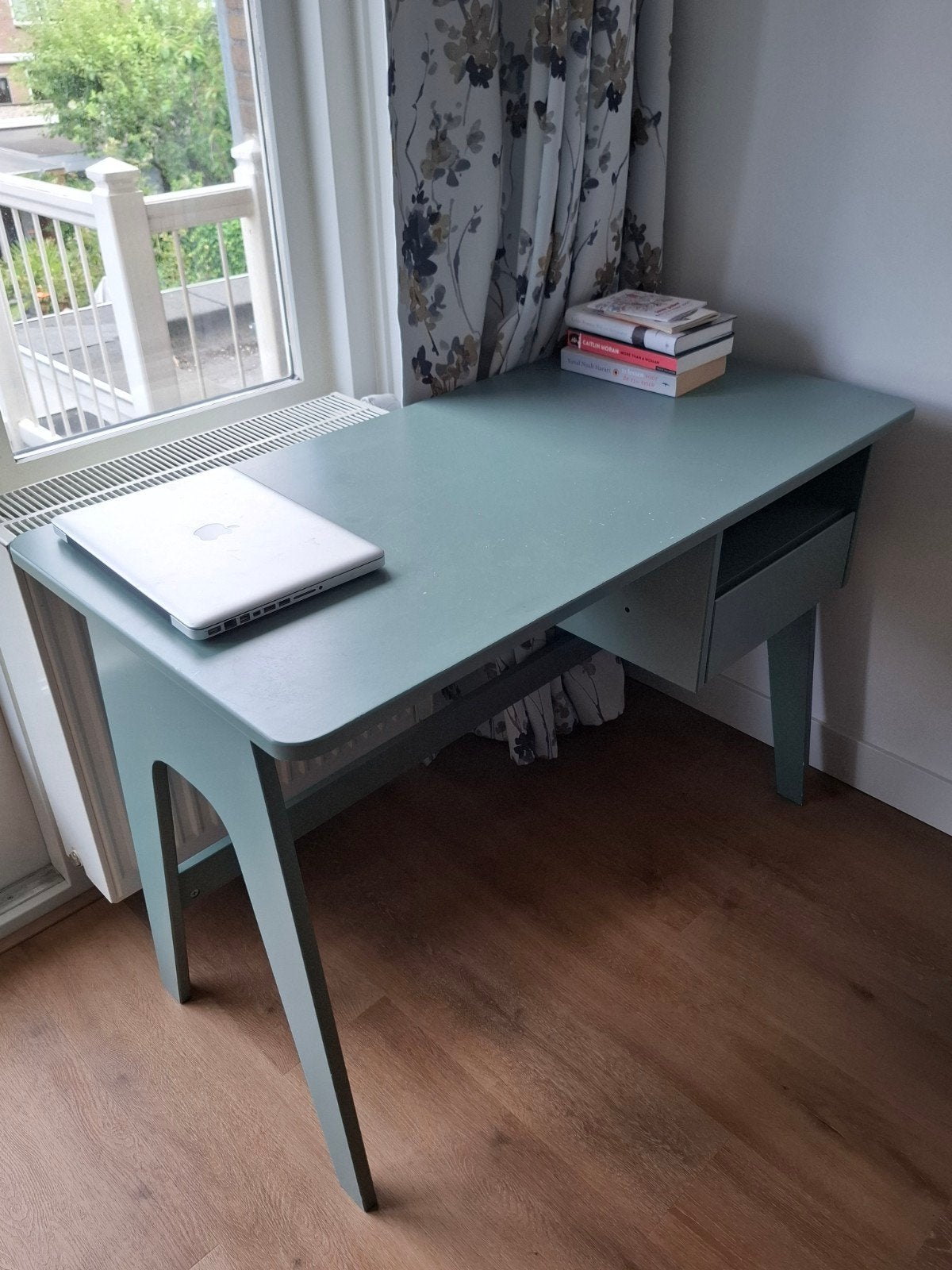 Groen bureau met lade en opbergvak, Met lades, Groen, Gebruikt, Hout