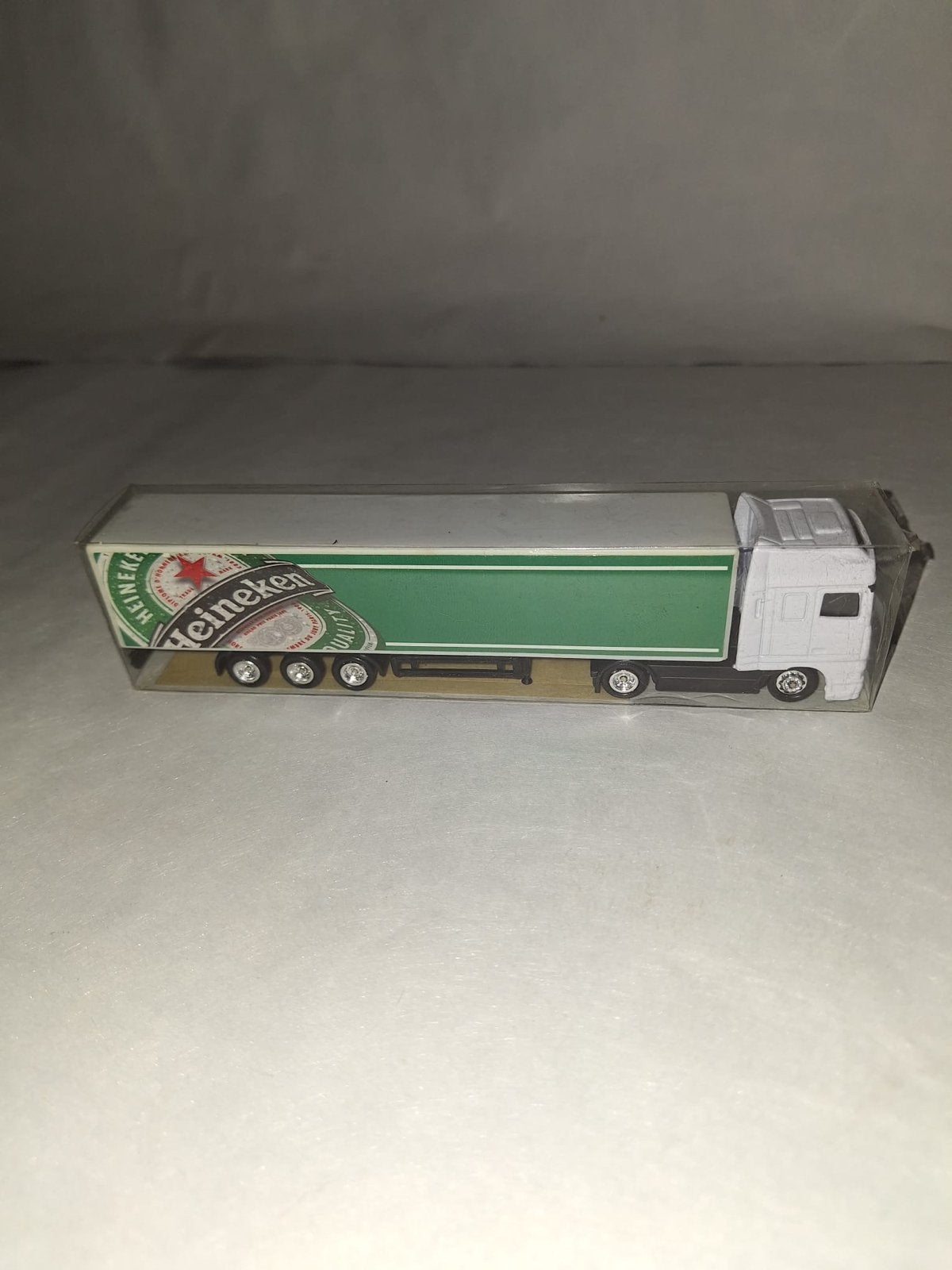 Foto 22 van Grote Heineken verzameling: meerdere dozen vol memorabilia