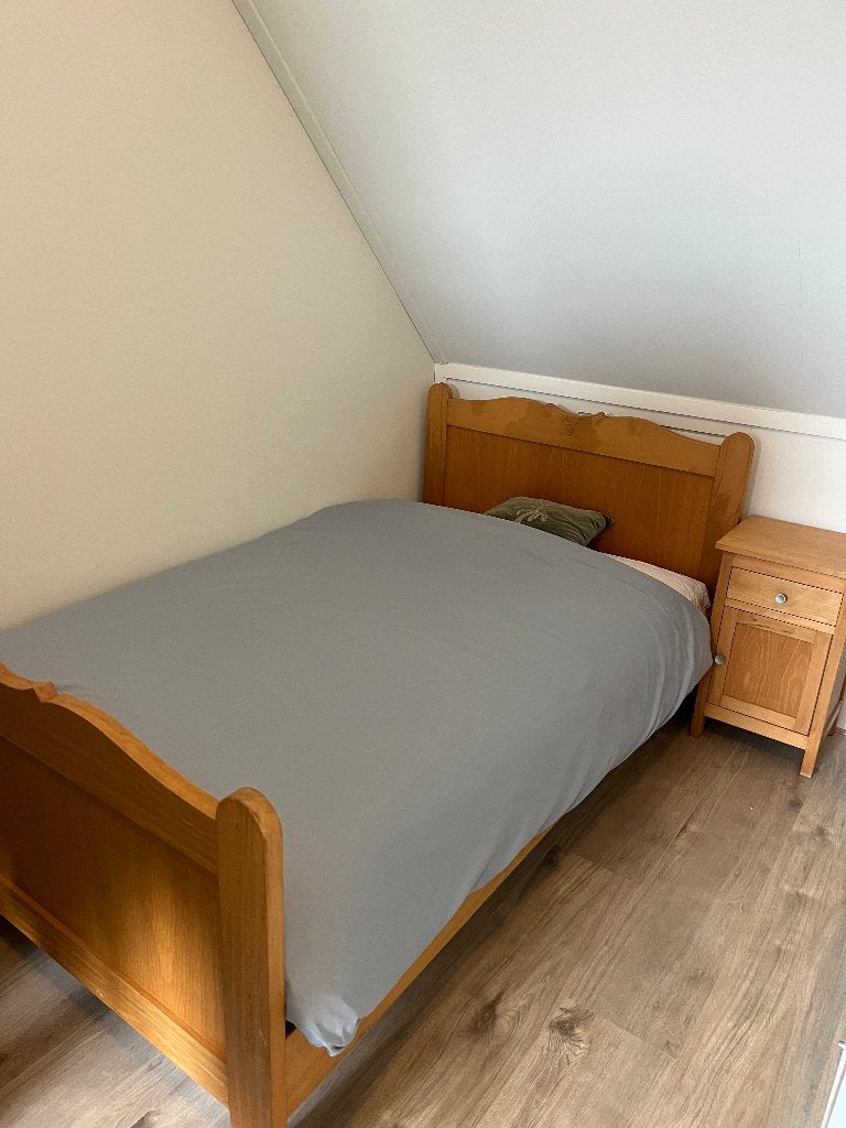 Bed eikenhout met bijpassend nachtkastje, Huis en Inrichting, Ophalen, Gebruikt, 200 cm, Hout