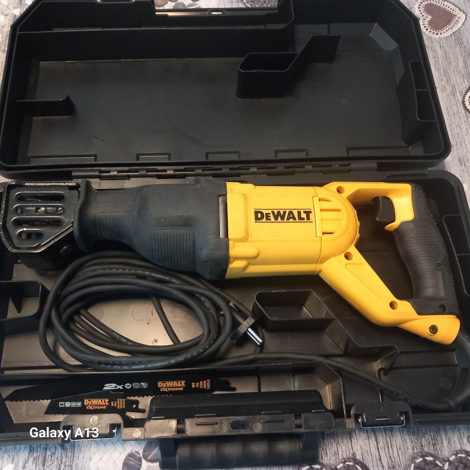 DeWalt Reciprozaag DWE305 - Krachtige Zaagmachine, Gebruikt, DeWalt, 70 mm of meer, 600 tot 1200 watt