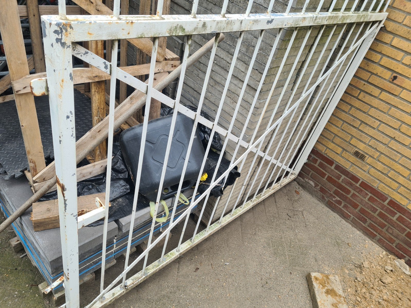 Stevige metalen poort - Gebruikt, Tuin en Terras, Tuinpoorten, Gebruikt, 100 tot 150 cm, 150 tot 200 cm, Ophalen of Verzenden