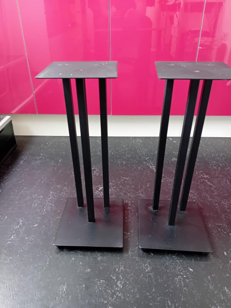 Twee zwarte luidsprekerstandaarden, Audio, Tv en Foto, Luidsprekers, Ophalen